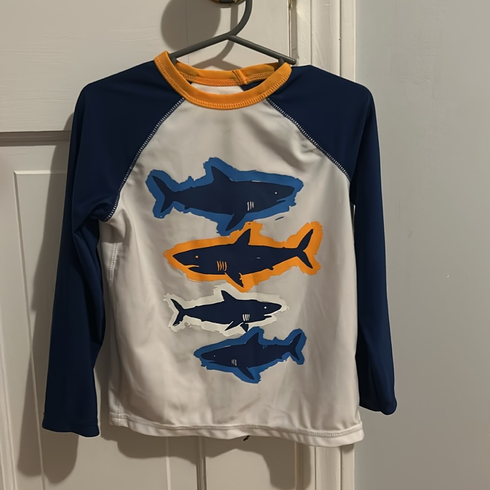 GAP kids rashguard top 4T
